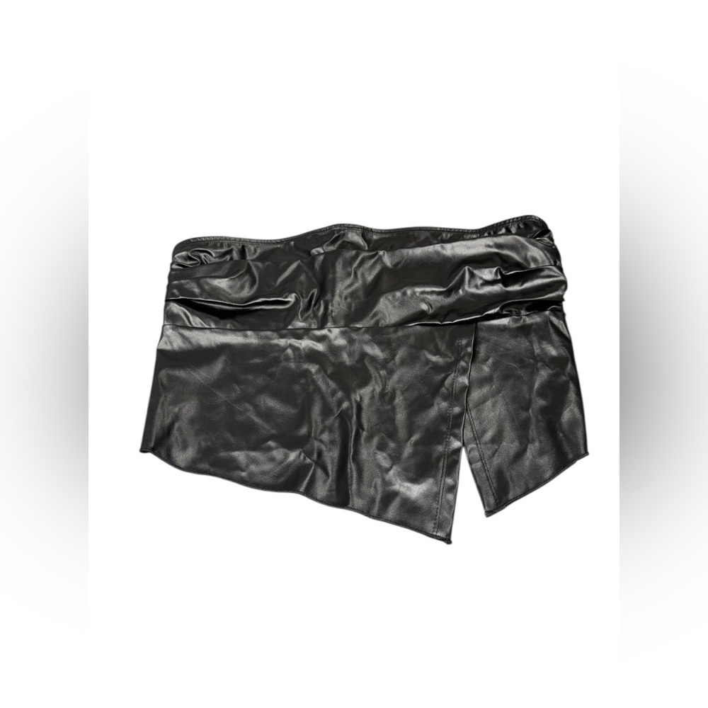 ✨ 5/$30 ✨‎ SHEIN Black Faux Leather Tube Top